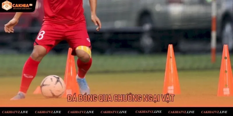 Đá bóng qua chướng ngại vật